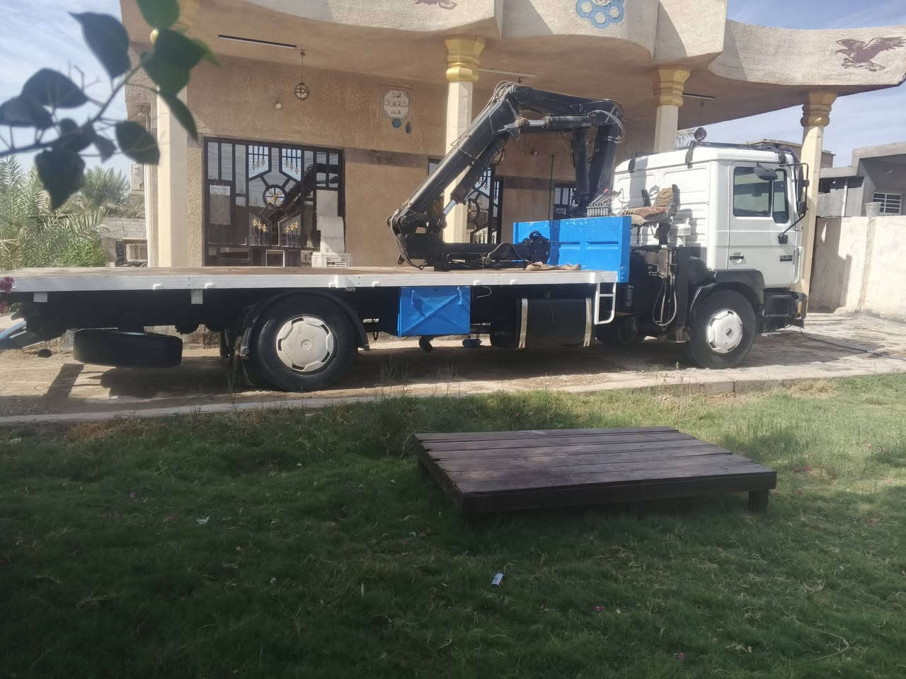السلام عليكم كرين لبيع مان موديل 96 كرين 6طن 2 سلايت تحويل جديد سنويه 31 بسمي محرك كير مكفول مكان الكرين بغداد طول سطحية 6متر الهاتف المحمول/***********
