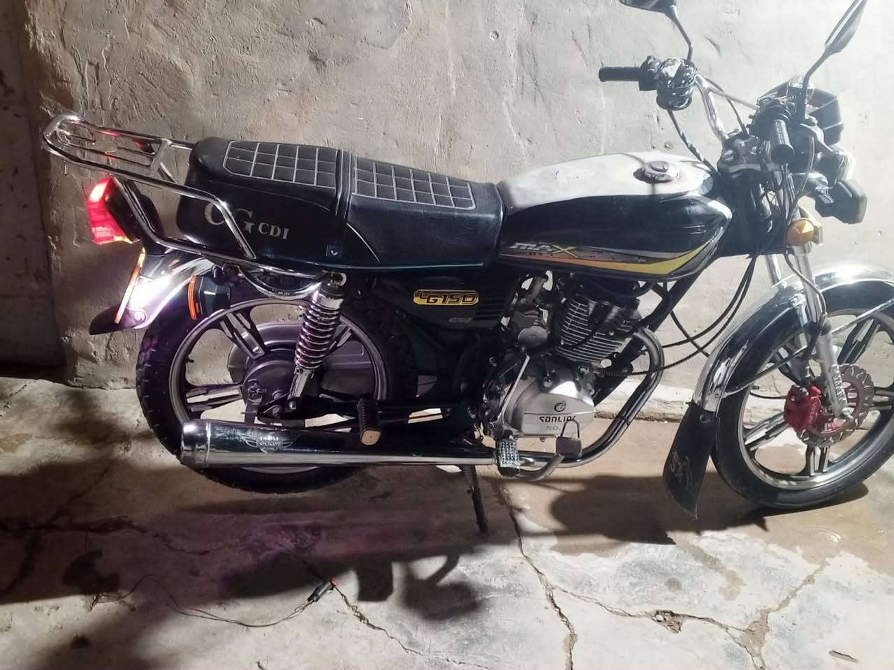 موديل 23 مكينه مامفتوحه  ابلادي لاتنقيص ولاتبخير كهربائيات كلها شغاله تاير جديد منفيس موجود السعر 500 المكان سامراء الرقم ***********

