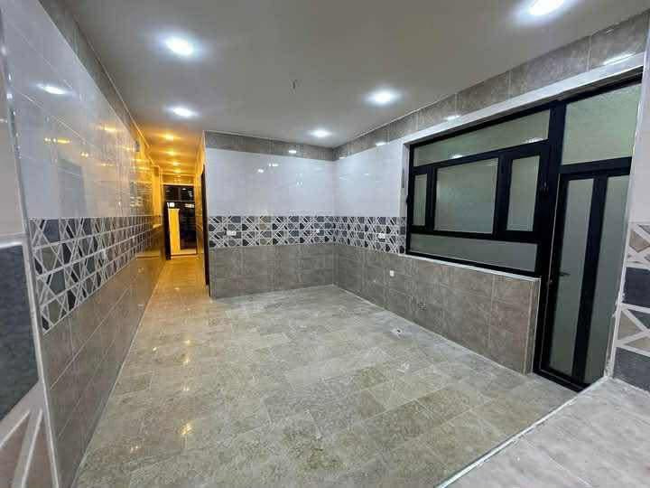 دار حديث زيرو 150 م للبيع سعر مناسب جداااا ومن صاحب البيت مباشرة
يحتوي4 غرف نوم و4 حمامات وصالة كبيرةًومطبخين حار وبارد وحوليات اثنين المطبخ مفتوح على الهول نظام امريكي  ومجهز بكاونتر حديث وسخانات اثنين وتانكيات اثنين حجم كبير /حي الجهاد ديوان المخابرات قرب شارع 60 
***********

نص مكتوب في الصور:
- خاب