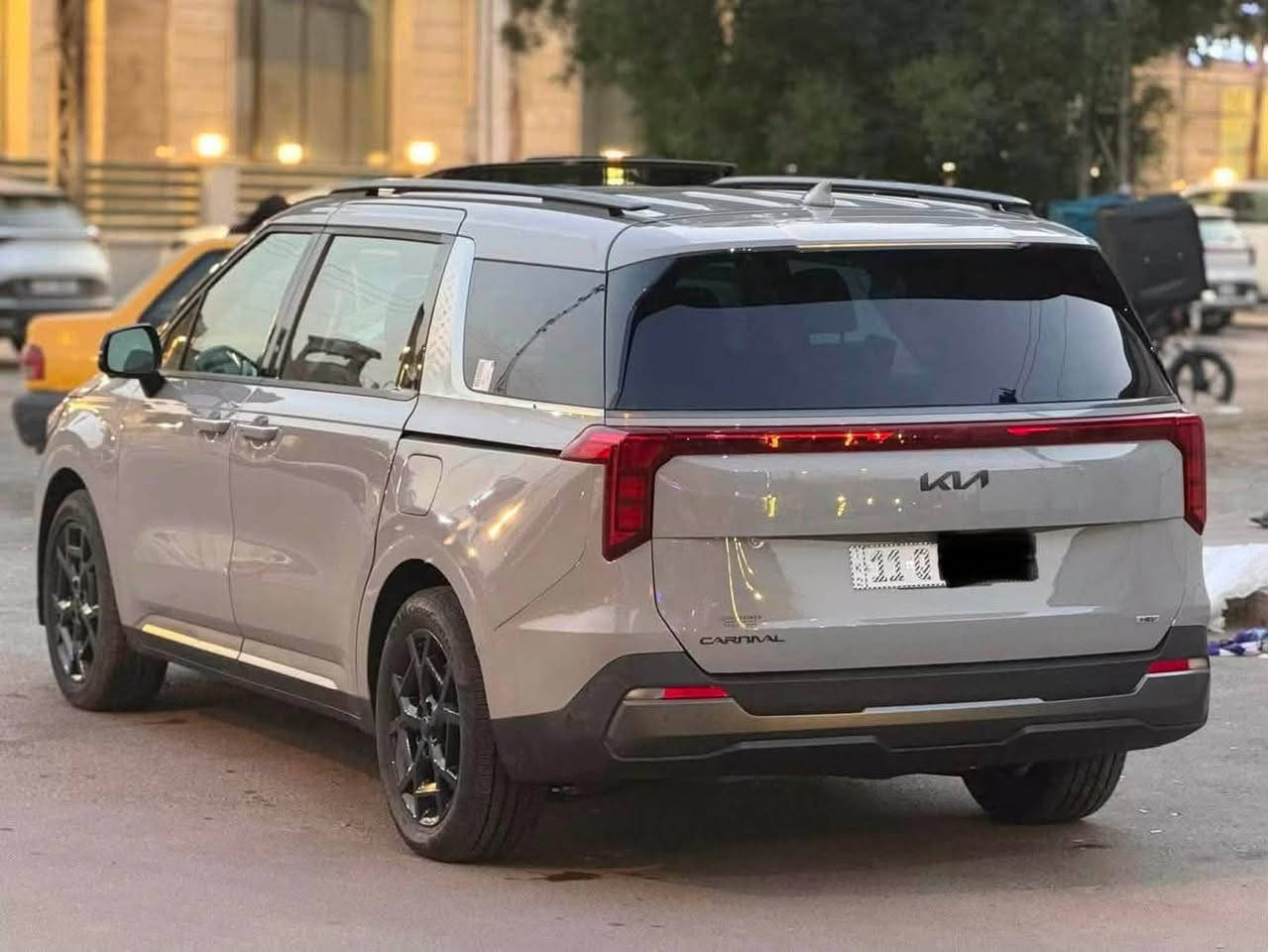 ياالله
السلام عليكم

كيا كرنفال هايبرد 2025 SX برستيج بلاك ادشن وارد امريكي 

Kia Carnival Mpv Sx Prestige 2025 1.6 Hybrid  

‏                  Hybrid حجم المكينه : 1.6 تيربو + هايبرد 

         المسافه المقطوعه : ٤٥ الف كيلو  

            الضرر : موضح بالصور 

حالة الايرباك : كشن + برده 

#مواصفاتها 

1.شاشه امامي + شاشات ايباد خلفيه

2.كامرات 360

3.بصمه

4. بنوراما فتحتين

5.ويل كب اسود

6. تشغيل عن بعد

7.حساسات خلفي امامي

8.بيبان كهرباء

9.لايتات لد

10.لايتات زنون

11.بكلايتات لد

12.اشاير بالمري

13.رادارات 360

14.كشنات جلد اسود

15.ثلاث قطع تبريد

16.هيترات بالكشنات حار بارد امامي خلفي

17.هندبريك بصمه

18.شحن وايرليس

19.هيتر بالاستيرن

20.كشافات 

21.مري شفط

22.كشنات كهرباء امامي خلفي

23.كشن السايق ميمري

24.تحديد مسار

25.نظام ايكو سبورت عادي

26. شاشات خلفية ايباد

27.كامرات محيطية داخل السياره

فول موصفات 1/1 جاهزه مرقم بغداد

السعر  ٢٧٥٠٠$  

المكان في كربلاء حي الحسين  

       موبايل

 ***********

   ***********
