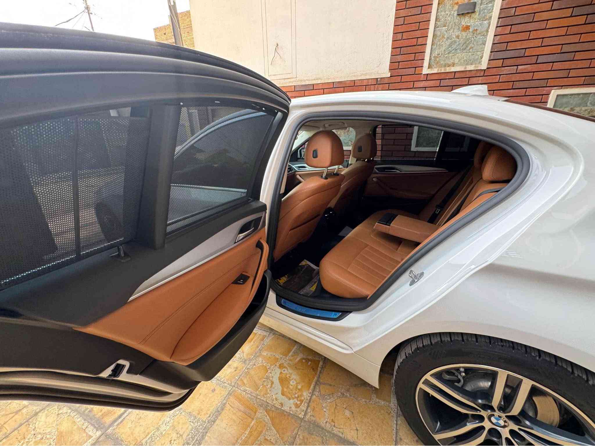 BMW 520 — موديل 2021 | وكالة العروش
السعر: 289 ورقة
للاستفسار: ***********
العنوان: بغداد – الدورة – شارع أبو طيارة

BMW 520 موديل 2021 وارد وكالة العروش، سيارة مميزة جداً بحالة راقية ومواصفات متكاملة، مع داخلية بلون قرميدي مميز.

أبرز المواصفات والتجهيزات:

* محرك BMW TwinPower Turbo
* ناقل حركة أوتوماتيك
* داخلية جلد بلون قرميدي مميز
* مقاعد كهربائية
* ذاكرة للمقعد
* شاشة وسطية كبيرة
* نظام ملاحة
* كاميرا خلفية
* حساسات أمامية وخلفية
* تشغيل بصمة ودخول ذكي
* فتحة سقف
* تحكم بالمقود
* تحكم بالمقاعد والمرايا كهربائياً
* إضاءة داخلية Ambient
* نظام صوتي متطور
* مثبت سرعة
* أنظمة BMW للسلامة والثبات
* جنوط BMW أصلية
* جميع الصيانات الدورية منفذة لدى وكالة العروش
* السيارة جاهزة من كل شيء
* ترخيص تضليل ساري المفعول
* رقم أربيل باسمي

سيارة نظيفة ومحافظة عليها، وصيانتها بالكامل لدى الوكالة، وجاهزة للاستخدام مباشرة.

السعر: 289 ورقة
للاستفسار: ***********
الموقع: بغداد – الدورة – شارع أبو طيارة بغداد, العراق
