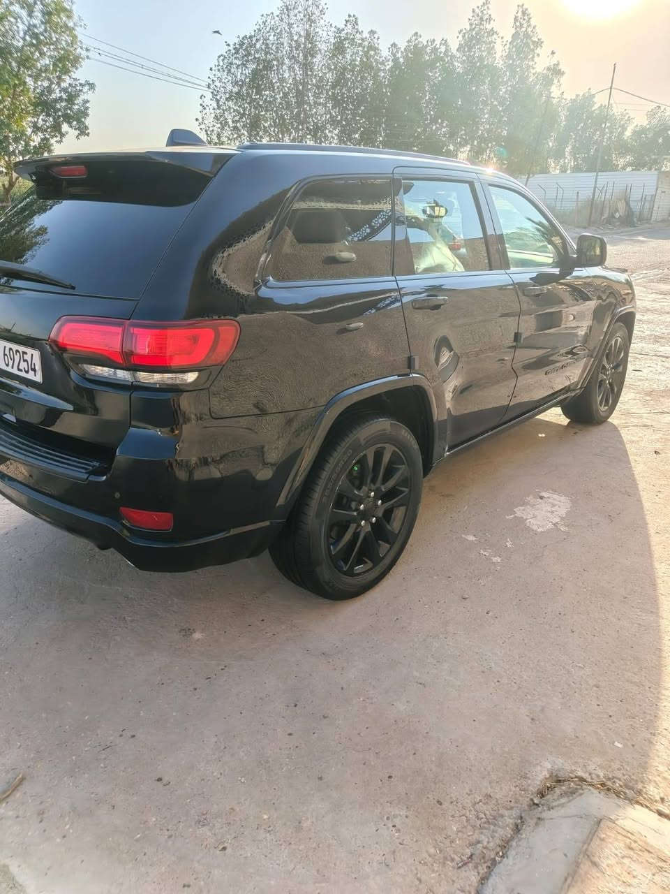 جيب لاريدو ٢٠١٩ وارد أمريكي حادث جاملق امامي وحافت البنيد بدون ارباك  والباقي مكفوله كفالة عامة لا ضربه ولا صبغ ولا بارد ولا شخوط ولا رصعات مواصفات فول ماعده الفتحه سياره بصمه تشغيل بصمه أبواب  كشن جلد كهربائي تتفئه بلكشن رادارات أماميه وجانبيه شاشه كبيره مري شفط  مكينه ٦ سلندر برقي مامفتوح جديده عدسات ضوئية ٣ انضمه قياده تحكم ستيرن كروز سرعه مانع الانزلاق لد امامي وخلفي لايت زنون اصلي بكلايت لد برده خلفيه وبيها مواصفات اكثر سياره ماشيه ٦٨الف جديده بمعنى الكلمة رقم اربيل بسمي رقم جديد وسنويه  وهزه وفحص جدد تحويل اني حاضر العنوان بغداد حي النورين السعر 190/ورقة للستفسار ***********
