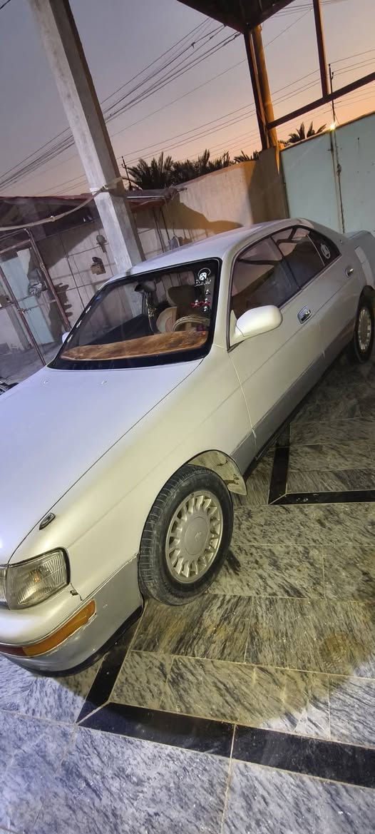 السلام عليكم 
بطة كراون موديل 1995 ابيض لؤلؤي  سنويتها تنتهي 2031 محرك 2.500
بيها صبغ عام (جمالية).. 
السيارة نظيفة شوف عينكم 
مكاني البصرة القرنة الشرش.. 
شراي ومهتم تعال وشوف العين ماكو احسن منه 
للاستفسار الاتصال ع الرقم 
***********
السعر 55
