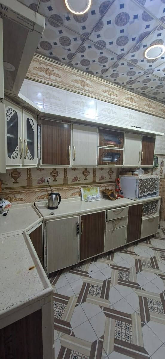 سلام عليكم يتوفر لدى مكتب عقارات الماجدي بيت للبيع المساحه 140م قاطين البيت طابو زراعي سند 25 العنوان دور النفط حي الحريه الثانيه اول شارع بلزراعي الاستفسار *********** ابو ريحانه
