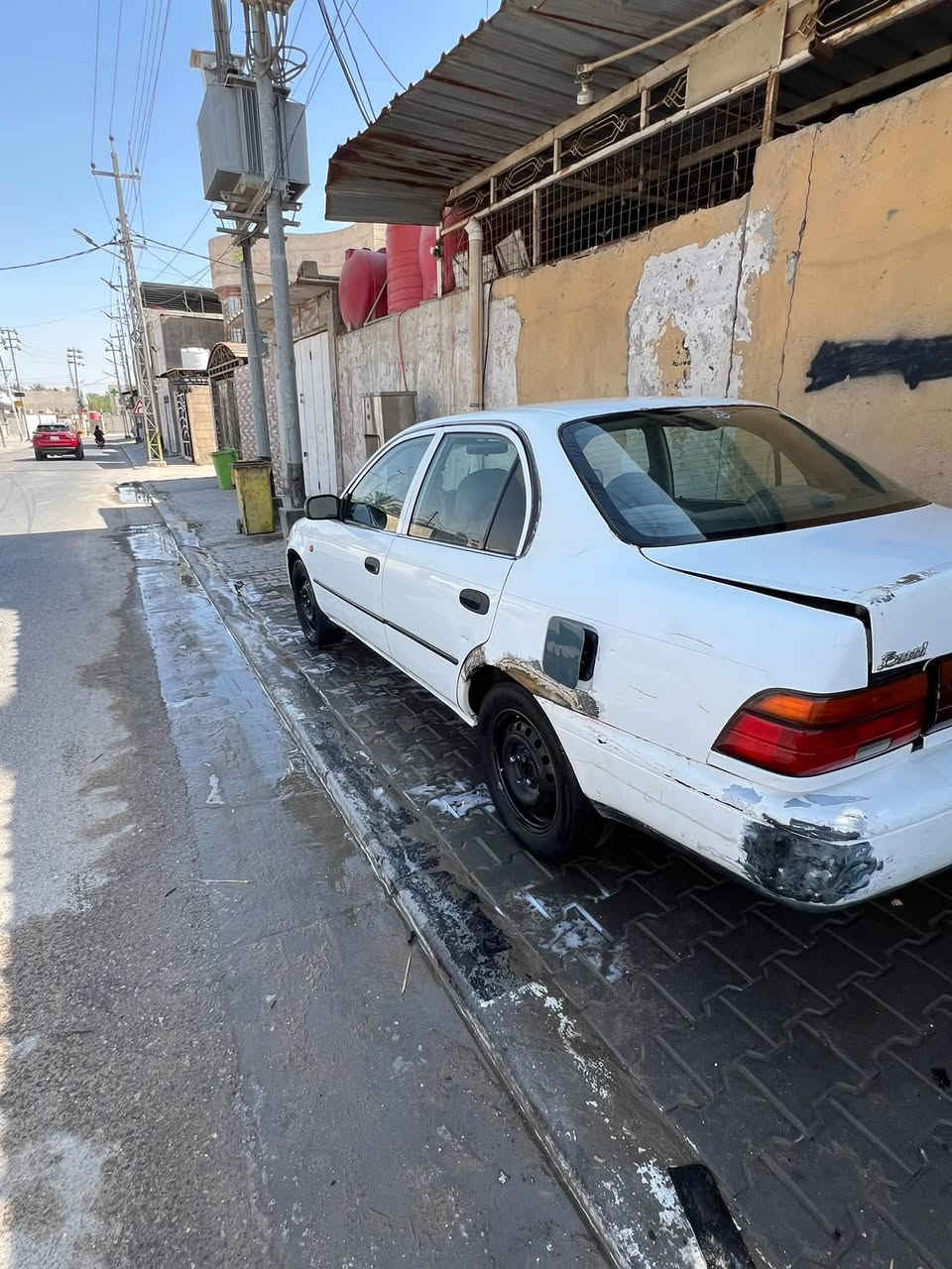 سلام عليكم 
￼ كورولا موديل 1992 
سنويه 2030 تحويل مباشر رقم بغداد 
مثلا ما موضحة بصور سياره بيه رشات مامصبوغ 
كير زين مكينه ناعمه فقط خيط تبخر من القبق 
حداد اماميه 60\100 خلفيه 80/100 
تبريد مابيه داخله حلو 
مكاني ابو الخصيب بهادريه 
السعر 45 
***********
