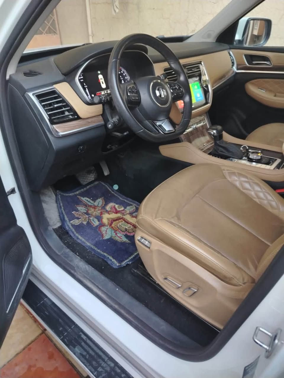 السلام عليكم للبيع أو مراوس
عندي MG RX8 2022 السيارة من فئة الlux ضمان الشركة 6 سنوات أو 200 ألف 

🚗- محرك 2.0 تيربو 

🚗- تحكم ستيرن كامل +مقاعد جلد لون بيجي 

🚗- ثلاث قطع تبريد+ تدفئة وتبريد بالمقاعد
🚗- ماشية 39 ألف 

🚗- حساسات امامية + خلفية + كاميرا 360 
🚗- شاشة عدد 2 

🚗- apple car play + android auto 

🚗- خمسة وضعيات قيادة بعد اكو مواصفات 
هواية 
🚗 - السعر 23 مليون ماكو هيج سعر 

للاستفسار الاتصال على الرقم ***********

