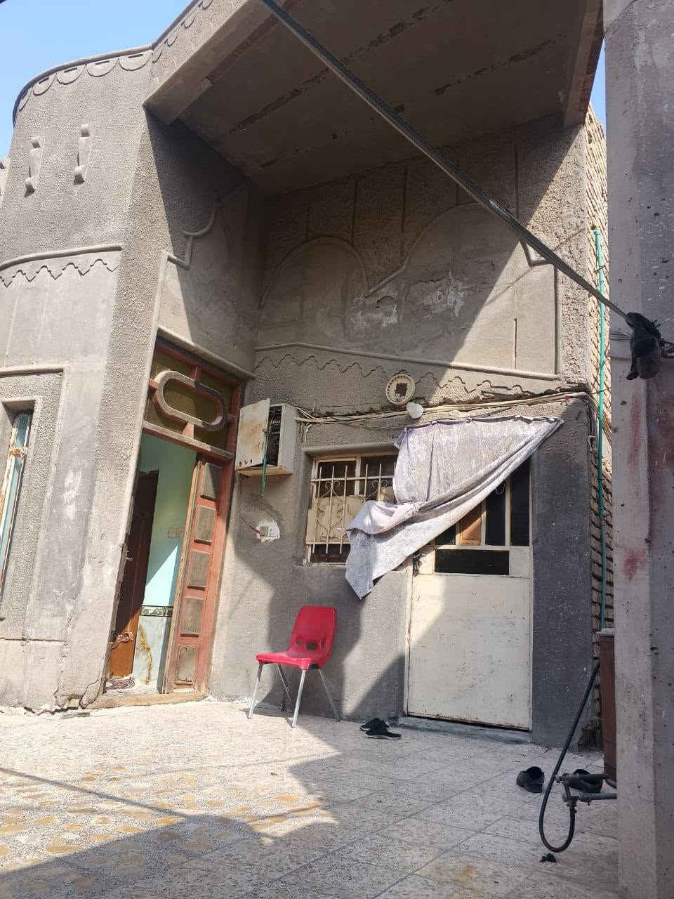 سلام عليكم 
منزل للبيع المساحه 260
بناء طابوك عكاده البيت جاهز وجديد 
العنوان حي شهداء نهايت الشارع الخدمي 
يبعد عن شارع 50 متر
***********

