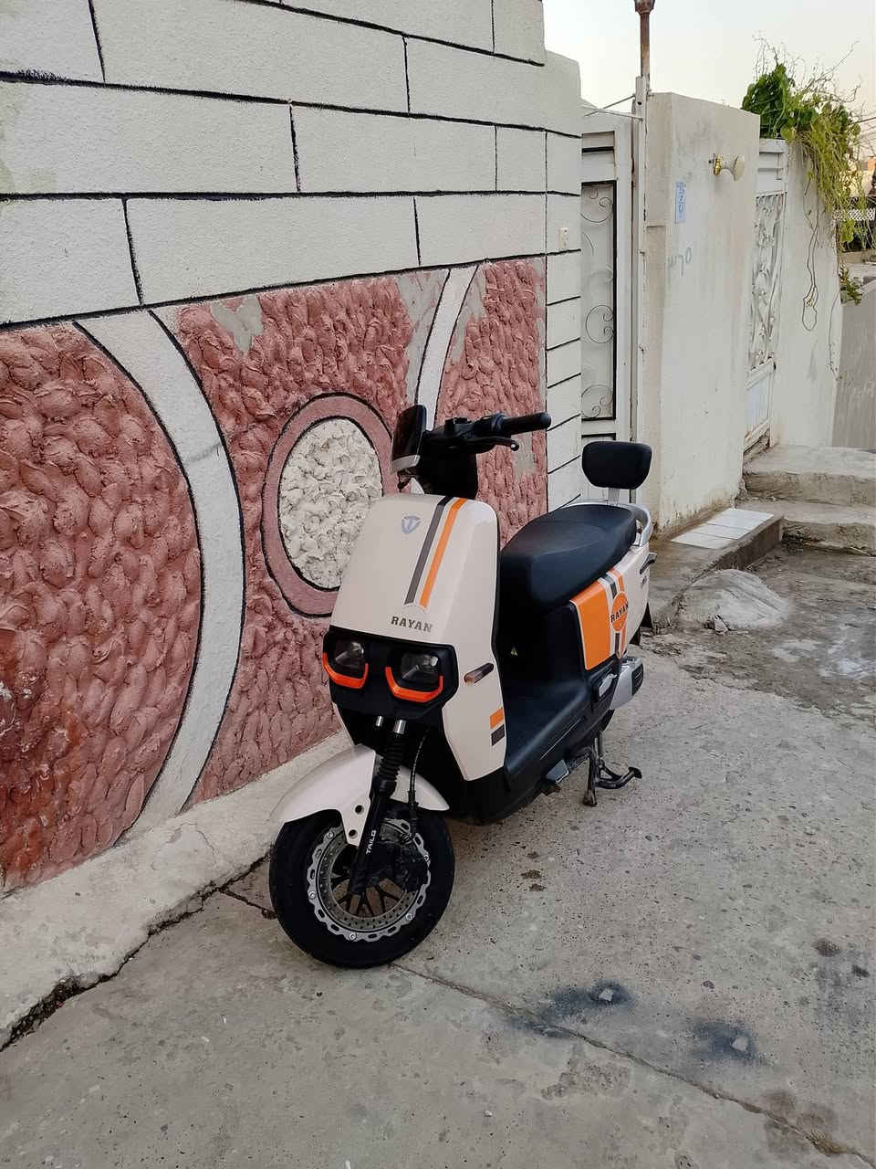 RAYAN⭐️
للبيع 
معروفه مواصفاته 
6بطاريات دبل 
ملف 1200حقيقي
سرعة 60
دبل سويج وبصمه 
وشاحنته الاصليه 
بطاريات نضاف 
رايدو ب 950وبي مجال للشاري
تواصل عل رقم ***********📞 
  ملاحظه المطور بعدو جديد مامشي وصل موجود
