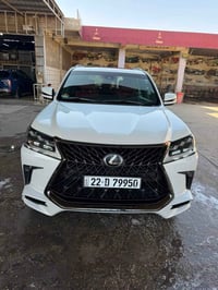 لكزس LX570 كورو اصل موديل2019 كفاله عامه ماشيه 100 الف فقط نضيفه جداً ...