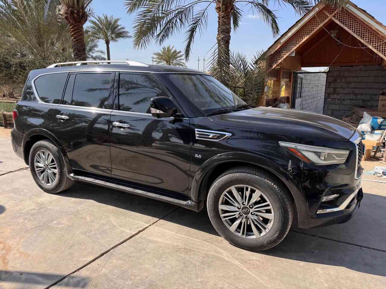 ** للبيع: إنفينيتي QX80 موديل 2020 (وارد أمريكي)**
السيارة بحالة ممتازة جداً جاهزة للتحويل والاستخدام.
** المواصفات التفاصيل:**
 الموديل: 2020
 المحرك: 8 سلندر V8 سعة 5.6 لتر (قوة وعزم ممتازان)
 المواصفات: وارد أمريكي (مواصفات فول مواصفات / رقم واحد)
 اللون: [اسود ]
 المسافة المقطوعة ( 120): [الف ]
 حالة البودي والضرر: [ كلين تايتل  ]
 الداخلية: جلد أصل، شاشات خلفية، كاميرات 360، فتحة سقف، ونظام صوتي مميز.
 الحالة الميكانيكية: تبريد ثلج، محرك وقير وبككس بشرط الفحص، إطارات بحالة ممتازة، وصيانة دورية منتظمة.
** السعر المطلوب:** [ 30.000] (قابل للتفاوض البسيط)
** الموقع:** بغداد / [أ الجادريه ]
** للاتصال والاستفسار:** [ ***********]
(يتوفر واتساب على نفس الرقم)

ملاحضه   معه سياره رقم عادي بغداد, العراق
