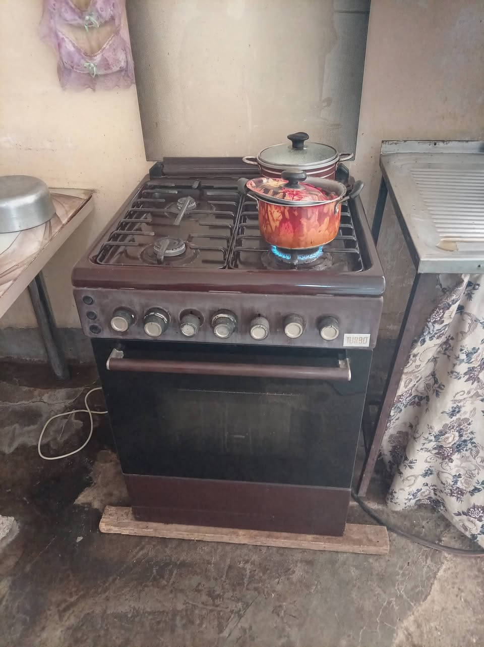 طباخ للبيع أي واحد يشار يراسلني أو يتصل بيه ***********
