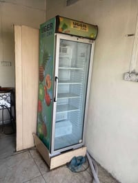 للبيع نظافة ٩٠/١٠٠ مكان بغداد البنوك