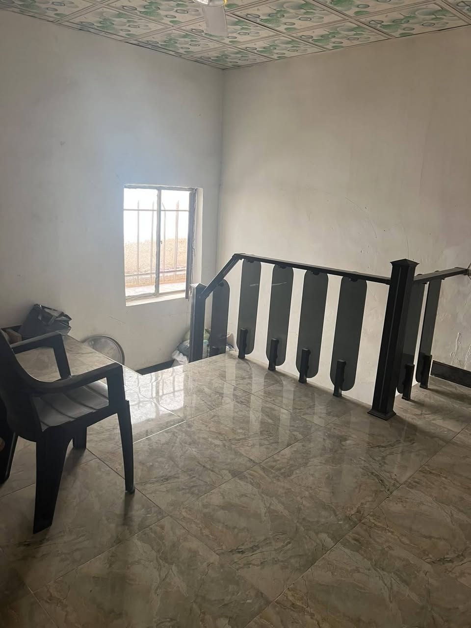 للبيع بيت 🏡 طابو صرف فى #شهداءالبياع قرب الشارع العام #مساحته١٢٠م واجهه سته يحتوي على #ثلاث_غرف نوم وصاله ومطبخ وخدمات وكراج للإستفسار اتصال على #الواتساب على الرقم ***********
#الجميع
