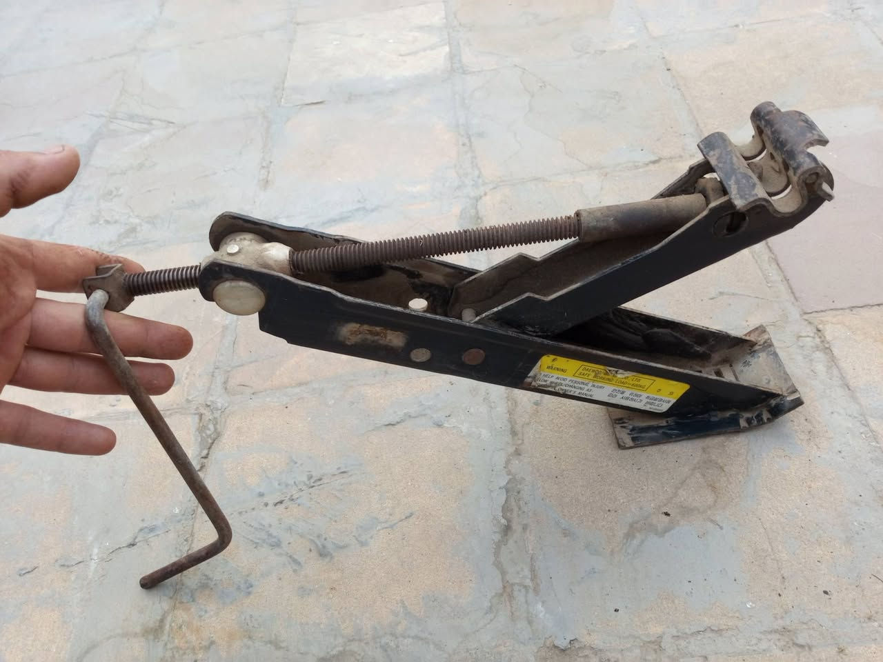 سلام عليكم
جك اصلي مستخدم شي قليل كلش سعرة 20 الف 
مكاني بغداد المدينة ***********
