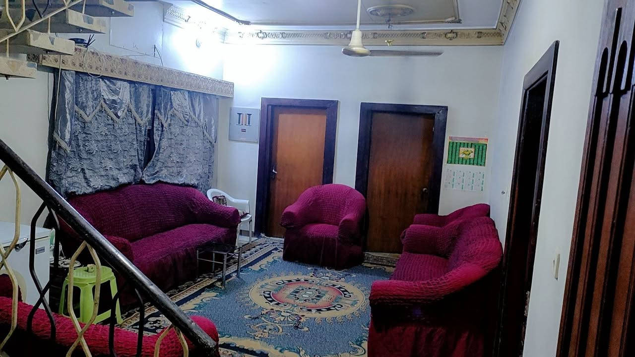 👋 سلام عليكم 👋
---------------

🔴 دار 🏠 للبيع 🔴

---------------

🔴 مكان / بغداد / الشعب / شارع الصحه مقابيل جامع ( قباء ) سابقا ( الامام الحسن ) حالياً 

---------------

🔴 نوع العقار 🔴 ملك صرف

---------------      -----------

🔴 المسـاحه 📐    269 متر 

🔵الواجه 8   متر وشويه 

🔵 النزال 33 متر  

---------------

🔴 مواصفات البناء 🔴

🔵 بناء طابقين 🔵

---------------

🟡 الطابق الارضي 🟡

🟡 طرمه تستوعب سياراين 🚗 بجانبها حديقه بنفس المساحه 

🟡 مطبخ 🍽️ + مخزن 🧺

🟡 استقبال ضيوف 🤝

🟡 صاله ( هول ) 🛋️📺

🟡 غرف نوم 🛌 عدد 2 

🟡 صحيات 🚾 عدد 2 +🚿 حمام🛁 + غرفه غساله 

🟡 منور ( ترك ) عدد 2 

---------------

🟣 الطابق الاول 🟣

---------------

🟣صاله ( هول ) 🛋️

🟣 غرف نوم 🛌 عدد 2

🟣 صحيات 🚽 حمام 🛁 مزدوج

---------------

⚫ سطح عدد 2 ناصي او عالي 

---------------

👁️‍🗨️ ملاحظه 🔴 كل👆 المذكور فوك مساحات واسعه 

---------------

🔴 للاستفسار اكثر 🔴

---------------

 *********** 

📞 بي واتس آب 📱

---------------

السعر 350 وبي مجال للشراي
