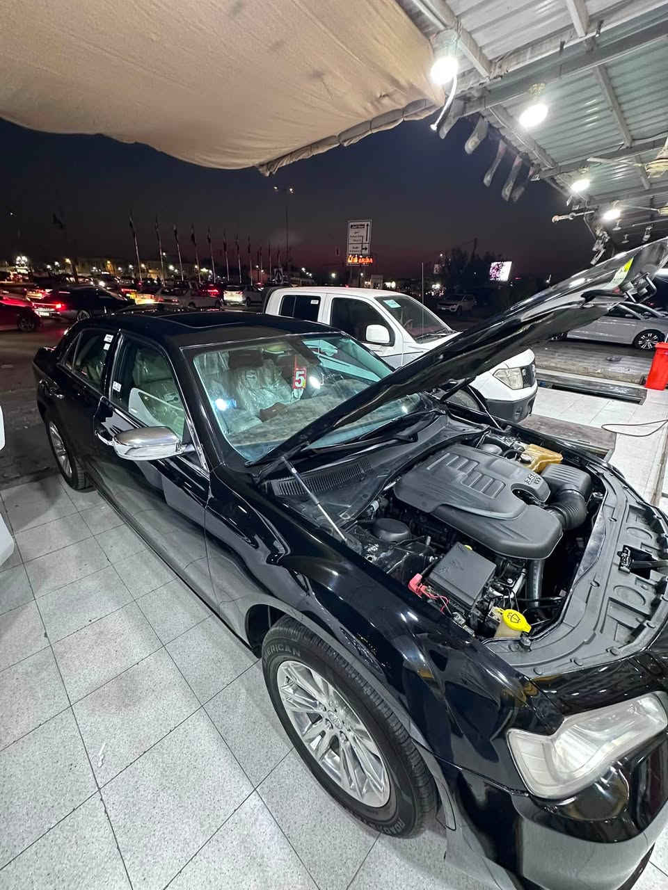 السلام عليكم 
للبيع
⚠️كرايسلر C300 🇨🇦 كندي 2016 Mi90,000
السياره كفاله عامه⁉️تبديل صبغ ضربه 
مواصفات السياره ☣️🫆فول
داخل بيجي 
ميموري كشن +بنوراما + كشنات امامي تدفئه تبريد كشنات خلفي تدفئه + برده خلفيه + تدفئه ستيرن + ستيرن كهربائي + مري قلاب + تحكم فول كشن 
جديد 🆕 رقم سليمانيه بأسم صديقي يريد تحويل او وكاله 
استفسار اكثر *********** سنويه لل٢٨ 
❌السعر الذي لا يقهر عد الكثير من الناس (255) وبيها مجال
