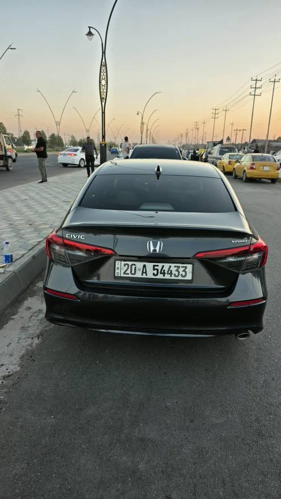 السلام عليكم اخوان
هوندا سيفك موديل ٢٠٢٣ سبورت للبيع او مراوس بجالنجر 
وضعيات قيادة ٣ رادار و تثبيت مسار و كروز سرعة شفتات ستيرن اوتو هولد سايد بريك دكمة اندرويد اوتو ابل كار بلي ماشية ٨٥ كيلو مو ميل قابل للزيادة
صبغ قطعة وحدة و القطعة الاصلية مالتها موجودة و  
 حادث امامي بنيد و جامرلغ بدون لغود بدون شواصي بدون تبديل راديترات
ايرباك بردة و ستيرن فقط
كفالة كير و مكينة و لغد و شاصي كلة مكفول فيس او واتساب *********** مكان السيارة ديالى بعقوبة
رقم الشاصي 
2HGFE2F56PH501783 بعقوبة, ديالى
