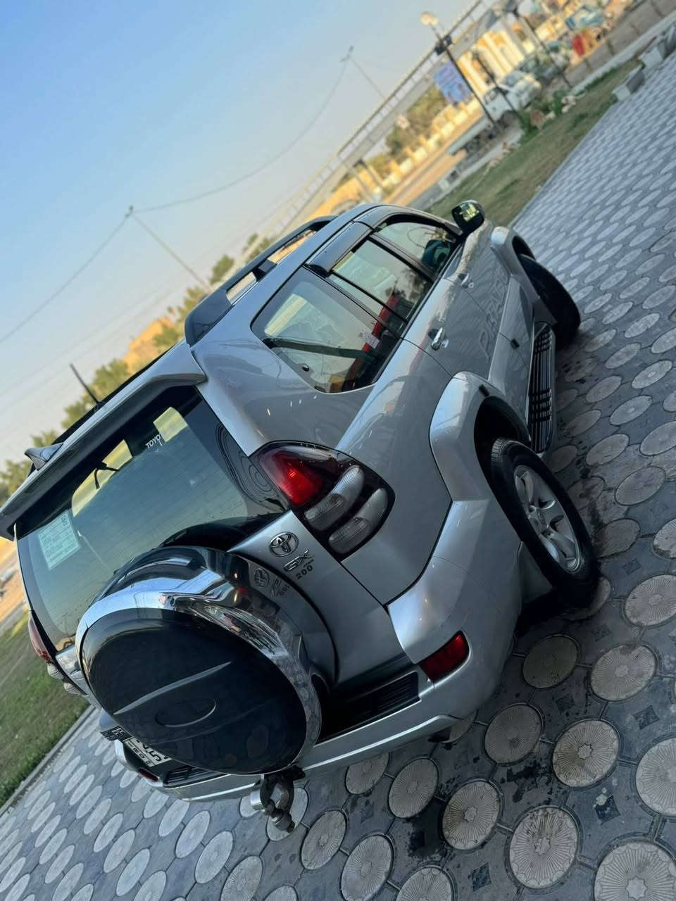 السلام عليكم
لاندكروز برادو مديل ٢٠٠٧ مكفولة من الصبغ والضربة تبريد ٣ قطع ٧ راكب سبير تعليك منضومت زنون كلش قوية شاشة اندرويد  سيارة كلش جديدة احلة من الصور العنوان بغداد الزعفرانية
***********
سعر مناسب جدا
