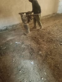 كادر عمال • صب ارضيات • تنظيف سطوح