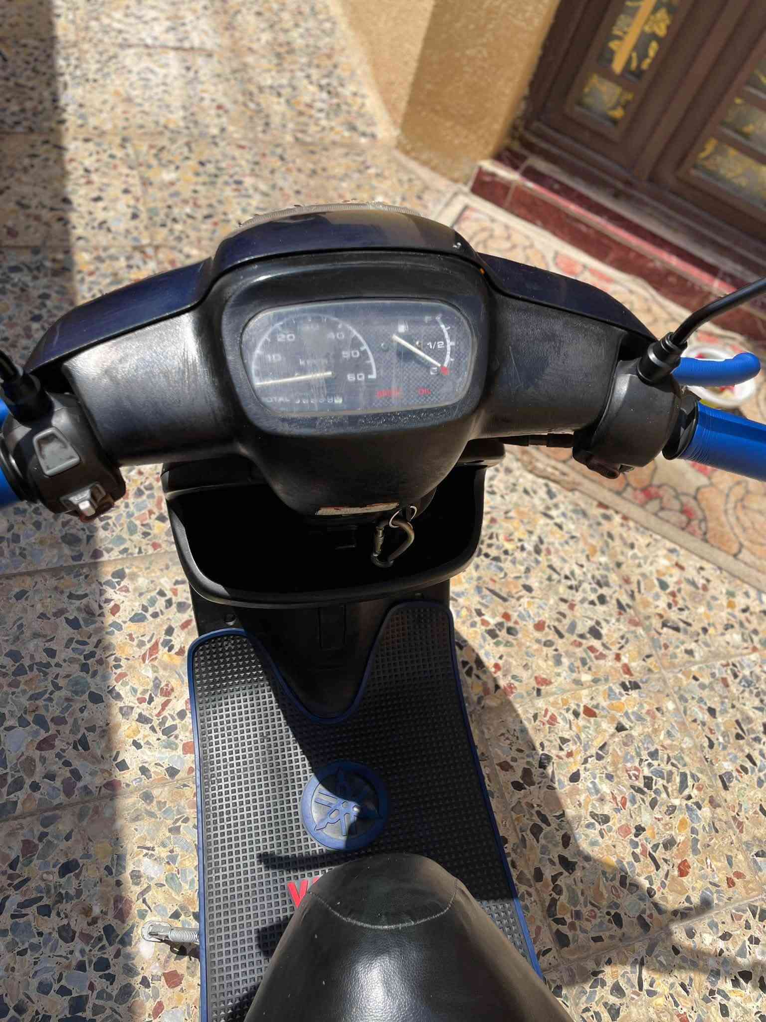 السلام عليكم دراجه بطه للبيع موديل 99 لون نيلي💙الدراجه بلادي الله شاهد الدراجه على حطت البلادي كفرات بلاديات مالته مال الحاويه كابريتير بلادي مال حاويه على وضع الحاويه الدراجه كهربائيات كله شغاله ماكو شي نقص ابد مكينه شرط الشد تمشي بلشارع الدراجه طير مامفتوحه الدراجه للعلم رنكات كير بساتم بوشه كلهن ماملعوب بيهن الدراجه كلشي شغال بيه سلف اشاير بگ لايك عالي وناصي يعني تجي تفحص شواصي شرط تصلخ الدراجه اذا بيهن زلغ الدراجه مرجوعه تجي تفحص براحتك للصبح الدراجه مال بيت مال جناي اخذته حاويه الدراجه يعني دهن كل سبوع احطله تايرات + ويلات بلاديات شرط مال الحاويه شرط  السعر 475 وبيه مجال للشراي والجناي مو بياع شره يجي يكسر بيه مكاني كربلاء حي الاطارات قرب شارع عشرين للتواصل على الخاص او الاتصال على الرقم *********** واسف على الاطاله💙
