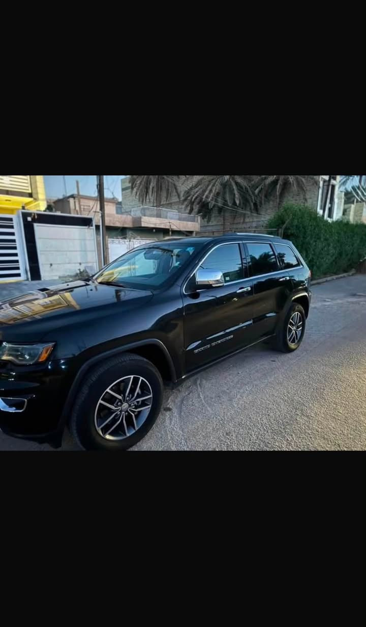 السلام عليكم جيب 2018 فول مواصفات لمتد سقف بانوراما كشنات تدفئه تبريد سستم صوت تحكمات ستيرن التحكم في المقود كهرباء رادارات فول السياره بيه 3 قطع مثل ما موضح الحادث بدون ايرباك لسياره اني مبدل هيدروليك ومفتوح الكير الشراي يتصل ويدلل ***********
