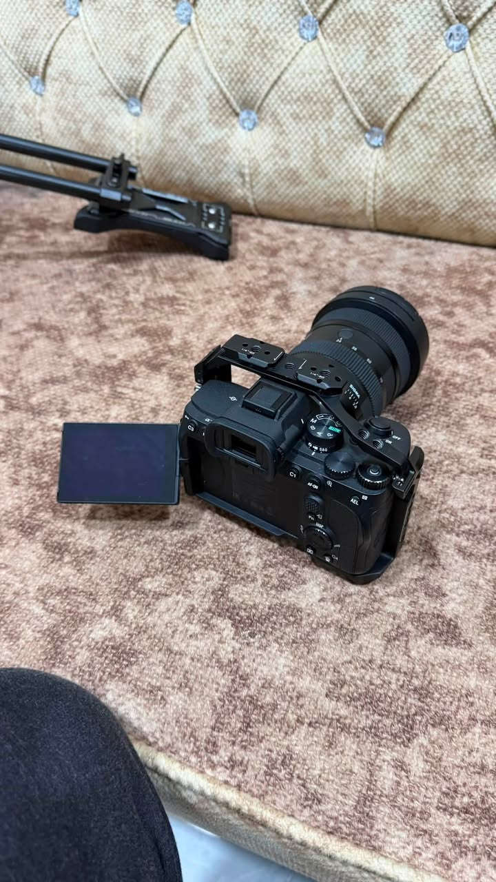 السلام عليكم عدة تصوير كامله للبيع النظافه 98% ما طالع بيها ولا اوردر فقط تصوير شخصي
رايدهن ب 4 ملاين و 200 الف و بيها مجال بسيط 
واتس اب ***********
