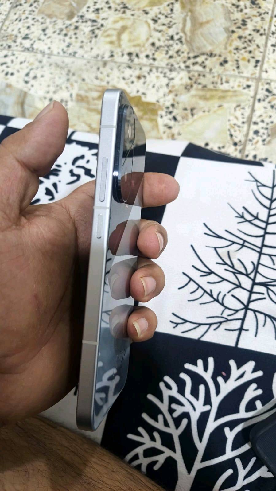 السلام عليكم جهاز  بوكو f7نضيف 100 ٪ذاكره 265ورام مالته 12 مصار اقل شهر من شتريته كامل ملحقات كارتونه وشاحنه مالتها معالج مالته اعلى فئه يدعم ببجي موبايل 120 فريم وبقيه الالعاب 120 فريم سعره 450 الف المو شراي لا يكسر بسعر باقي تفاصيل بخاص تواصل واتساب *********** عنوان بغداد الدوره