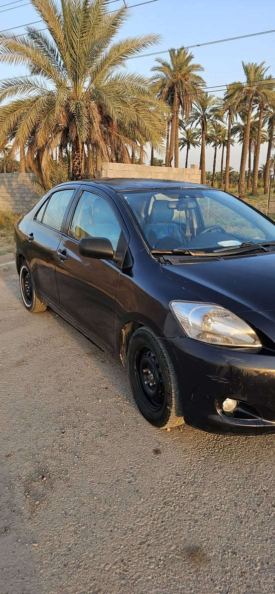 السلام عليكم
تيوتا يارس 2007 امريكي  للبيع 
مكينة 1500 CC
كير اوتماتيك
تبريد شغال وثلج
اللون ازرق نيلي غير محدد مصبوغة حزام اثر جراد بدون حادث
قمارة ما مصبوغه ومبينة بيها جراد بلصورة
لايت زنون و بلوجكترات زنون جديد
بيها بعض الخدوش لان سيارة عمرهة 19 سنة
نقص السيارة 
صدر  + دسكات 
وبعد مابيهة كل نقص 
رقم بغداد الجديد 
العنوان بغداد الدوره عرب جبور 
سيارة بسمي شرط التحويل 
السعر 55 وبيها مجال بسيط
متوفر وخاص و واتس اب 
***********
