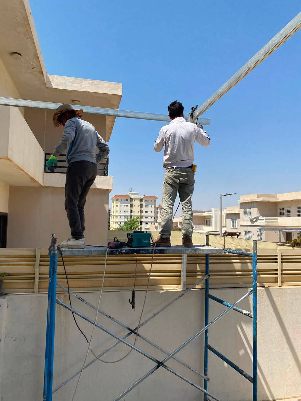 عمل مظلة في اتلانتك ستي حديد 8*4 سم مغلون و تغليف بولي كاربونيت 10 ملم قوي جدا مواد خام درجة اولى غير معادة مع أعمال العزل بالسليكون الحراري
22/8/2026
🫡🫡🫡 #مظلات #قمرية #واجهات

***********
منازل للمقاولات والصيانة العامة

