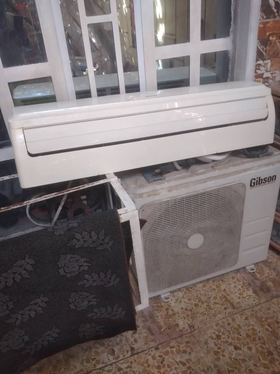 سبلت جبسن جديد ٢ طن ونص بس داخلية ماتشتغل ماعرف ليش بس جديد نضيف سعر ٢٠٠ الحسينية  الجريخي قرب المستوصف  واتساب أو اتصل ***********
