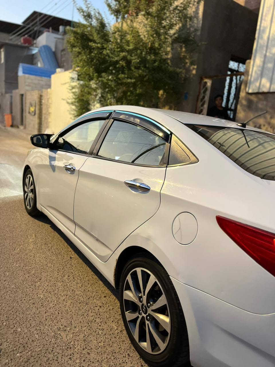 سلام عليكم اكسنت موديل 18 خليجي فول مواصفات سياره كفاله من صبغ وتبديل مكينه مبدل كازكيت البدي شوف العين احسن بيها بس ثنين بارد سياره نضيفه ماشيه 123 بكان سياره الجمهورية سعرها 100 وبيها مجال قليل 
*********** البصرة, العراق
