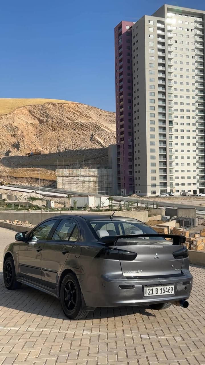 سلاو هاورییان
لانسەری قرش مۆدیل ٢٠٠٩  بۆ فرۆشتن نرخیکی گونجاو 
گێڕو مەکینە بە شەرت 

شاشەو کامێرای بۆ داندراوە 

سڵایدە 
لایت لید و زینۆن بیلادی 
لایتی لەگەڵ سوکان ئەسوڕێ  بەرز و نزم ئەکات 
صالۆنصای سپۆرتی لەسەرە  
تاقمی طایەی تازەی لە سەرە 
سۆنەرەکەم داناوە و سەقف و سنوق کاڵ بوونەوەی هەیە 

مەکینە ١٦ زۆر بێکێشەیە ماشائەڵا  بەنزینیش زۆر کەم ئەخوا 

گێڕ ئۆتۆماتیک و عادیە

خلیجیە ناو زەردە و فۆرمیکای بیلادە 
نرخی تەنها ٧٥ گەلا مەجالی تیایە
ڕەقەم سلێمانی
لە سلێمانیم  -ژمارەی تەلەفۆن 
***********
