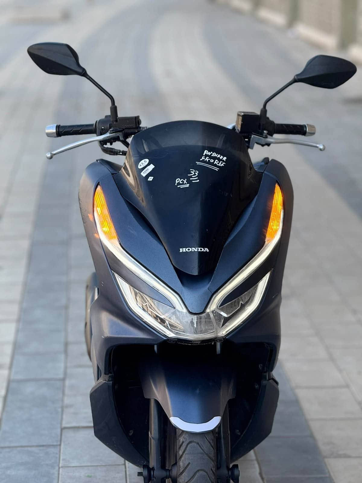 للبيع دراجه pcx  جيل ثالث بصمه الحديث  مكينه 150 حساس حرف A نوزل خطين ستان كهربائي ماشية18 الف زيرو الدراجه مال بيت حساس ازدحام دراجه جديده  حساس شلعه معدل خير من الله دراجه تتعب تكول جديده مال جناي  مكان بغداد الكرخ السعر مليون و900 وبيهه مجال والاستفسار *********** بغداد, العراق
