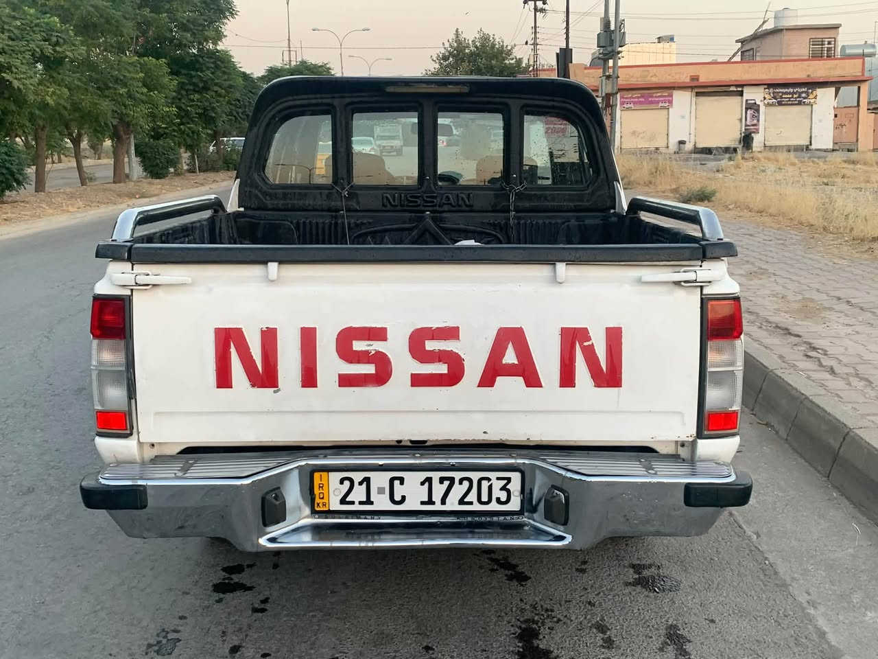 نیسان پیکاب ٢٠٠٦ سەنەوی تا ٢٠٢٩ تازەیە بەناوی خۆمانەوەیە هەزەی تازەیە خرامەو تەحویل و وەکەلات بەشەرت دەعم و لێدراو بەشەرت وەرگەراو بەشەرت سەیارەکە تێزابی بەسارە رژاوە بۆیە ئەو لایەشی بە بۆیاخ دانراوە سۆنەرەکەیم داناوە 
مەکینەی نەکراوەتەوە بیلادە سەیارەکە هی ماڵە هی مەعرەز نیە زۆر ڕێک و پێک و تازە ماوەتەوە
٩٨ مەجالێکی کەم
***********

