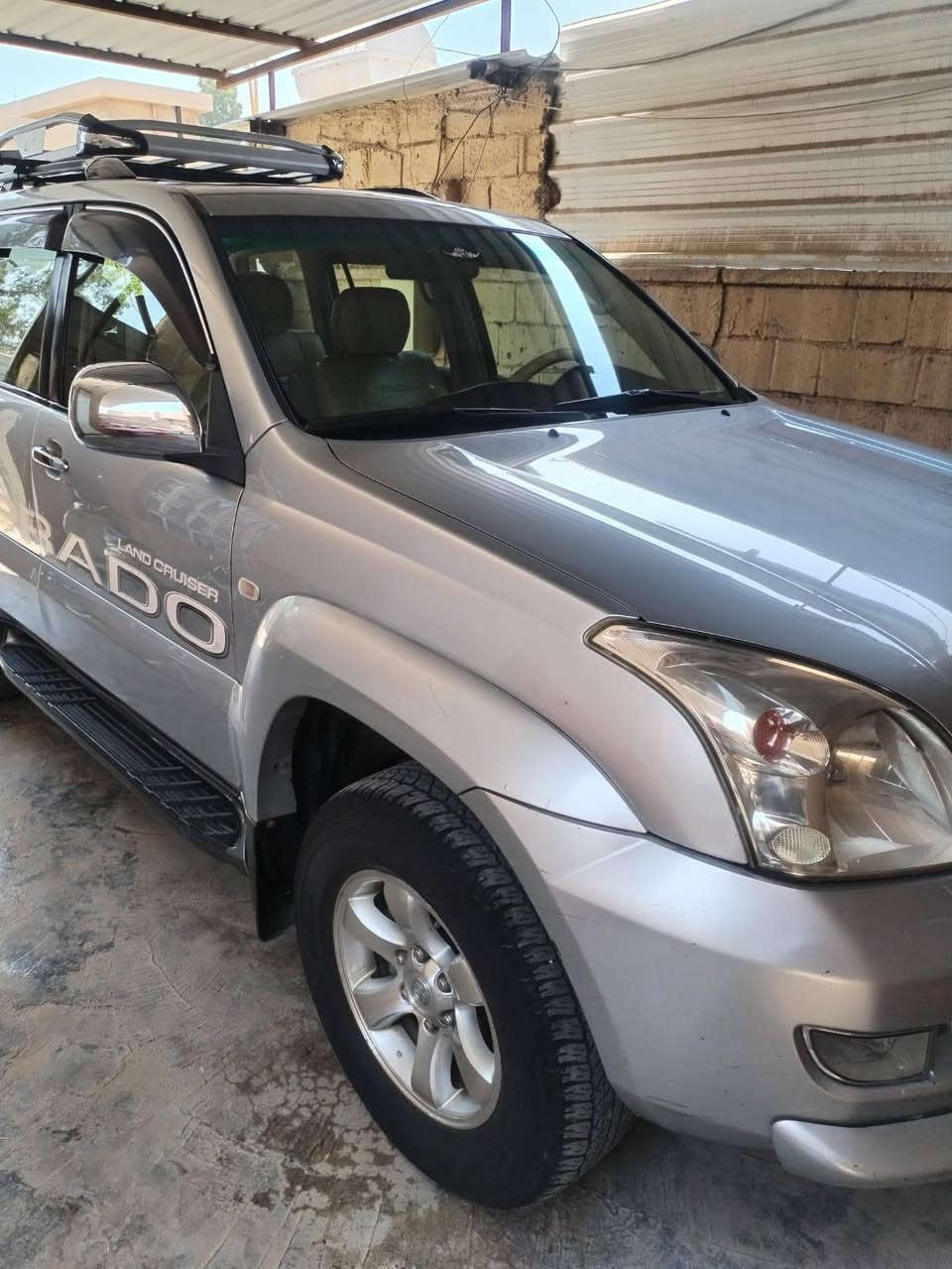 السلام عليكم للبيع برادو ٢٠٠٩ vx محرك ٦سلندر دبل خزان ماشية ٣٠٠الف حقيقي مكفولة من الصبغ والضربة والمحرك والكير مكفولات مامفتوح بيها برغي والصدر جديد وتخم تاير ياباني والسيارة صيانة بشركة ساز سيارة جديدة اي نقص مابيها السعر 185 ورقة *********** الواتس اب شغال اذا ما تحصل الخط
