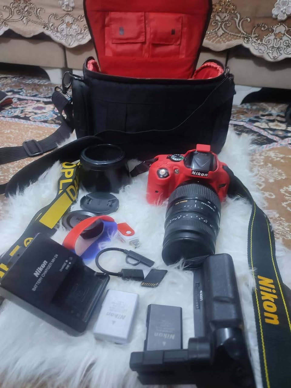 ​📸 للبيع: بكج كاميرا Nikon D5200 متكامل وجاهز للتصوير!
الملحقات المرفقة:
​🎯 عدسة Sigma DC المتميزة.
​🛡️ كفر سيلكون أحمر لحماية جسم الكاميرا.
​🔋 عدد (2) بطارية + شاحن أصلي Nikon MH-24.
​🎒 حقيبة حمل تتسع للكاميرا والملحقات.
​🔌 قارئ كروت ذاكرة (Card Reader) + هود عدسة + أغطية الحماية وحزام Nikon.
​✨ الكاميرا بحالة ممتازة وجاهزة للاستخدام فوراً.
​🔼 ملاحظة : أوتو العدسة بي خلل 
📞 للتواصل: *********** _***********4 او خاص
