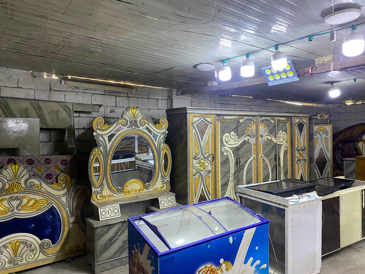 غرفه اخشاب عراقي مثل ماموضح بل صوره السعر ٥٥٠ 
0789206930
