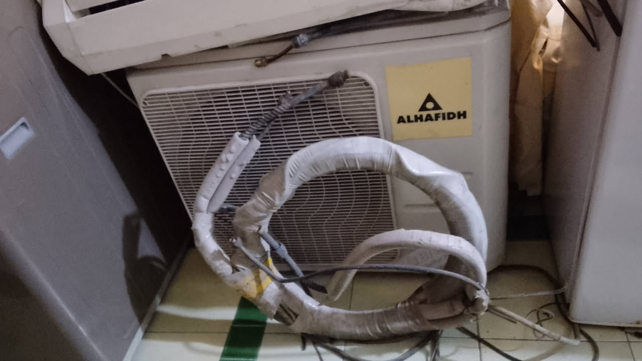 للبيع مكانهه بغداد الجديده هاتف *********** الحافظ 2طن سبلت كلش نظيف جدا الحافظ
