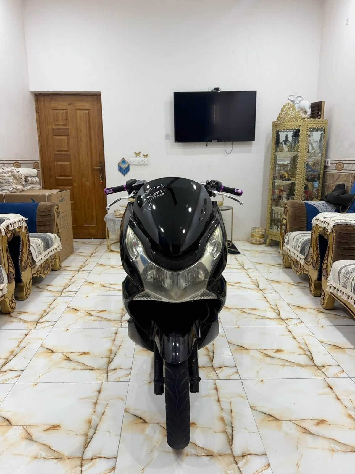 السلام عليكم اللبيع دراجه pcx جيل لاول ماشيه 35 الف دراجه ماخذها رمبه  الدراجه وعلى  ايدي حجم المكينه 125 ياباني الاصلي دراجه كامله استان كهرباءي  حساس ازدحام  الدراجه جديده واحلا من الصور  مال جناي الدراجه مكفوله  اي نقص مابيه  السعر مليون 300 وبيه مجال مكان بغداد  الدوره حي الصحه  الرقم  ***********
