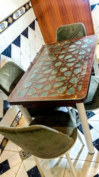 ميز طعام • ٤ كراسي