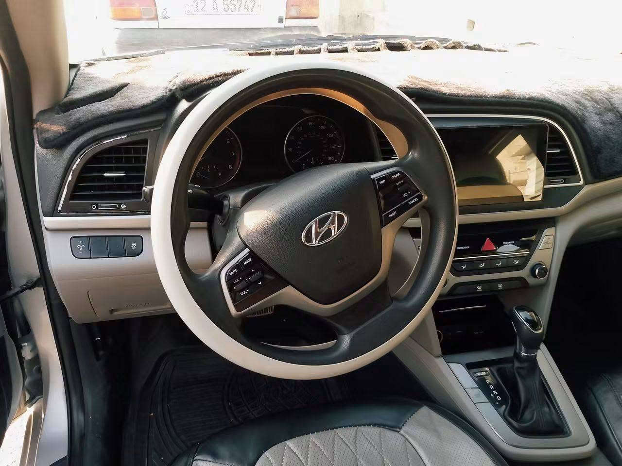 إلنترا 2017 SE للبيع 

@سيارة رقم اربيل سنوية جديدة لل٢٠٣٠ بأسمي تحويل ثاني يوم 
🚘 اللون: سلفر ✅
محرك 2000cc DOHC ✅
كير أوتوماتيك AT ✅
شاشة لمس كبيرة ✅
لايت زينون ✅
 تحكمات ستيرن ✅
3 أنظمة قيادة (Normal / Eco / Sport) ✅
تبريد شغال ثلج  ✅
تايرات جدد ✅
تراكشن كنترول (مانع انزلاق) 
السيارة مرتبة ومواصفاتها معروفة،
 البنيد مبدل  فقط،. 
  
💰 السعر: 117 وبيها مجال
📞 *********** 📍 الموصل - الأيمن
الرقم بي واتساب
