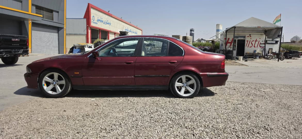 bmw 2002 
سه قه ر 
٦پستۆن مه کینه ی 530ده بڵ دیجیتاڵ 
سه یاره که ئه و روپیه 
سوکانی عه کسه ناوی زه رده 
ویلی هامانی پیشو دوای کراوه له ئیم 
سه یاره که له که لاره ئاڵوگۆریشه که م به شتیک به دڵم بیت 
***********
