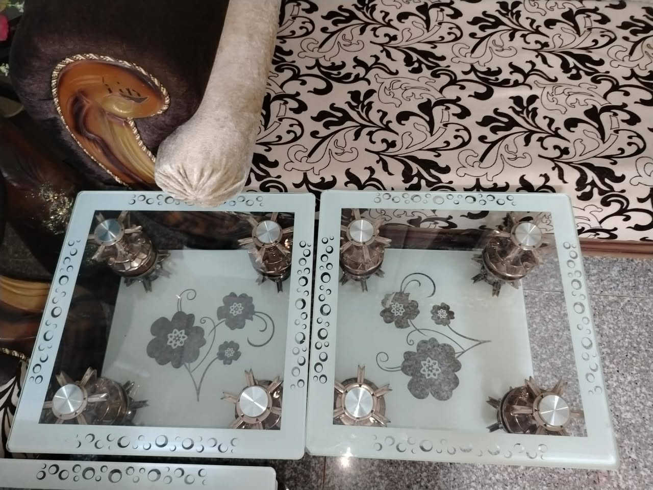 سلام عليكم تخم ملكي عشره مقعد نضيف جدن مع بردات بلونه باب وشباك مع سيت ماصات
العنوان حله سنجار 
السعر ٨٥٠ وبيهن مجال 
الرقم ***********
