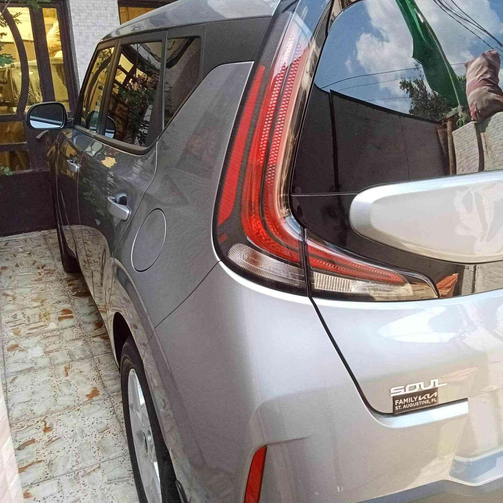 كيا صول
الموديل 24 
السياره كلين تايتل كفاله من الغرق 
ماشيه حاليا 14 الف مرقمه بغداد بسمي 
السياره بيهه فقط هذا اللي بالصندوق وتصلح PDR درجه اولى 
مكان السياره بغداد الجديده 
السعر 155 مجالهه جدا بسيط 
*********** 
متوفر واتساب فقط

نص مكتوب في الصور:
- 96729055X