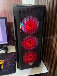 pc لبيع جديده وحلوه ابداء الالعاب الثقيله والخفيفه   مواصفات الحاسبة: ...