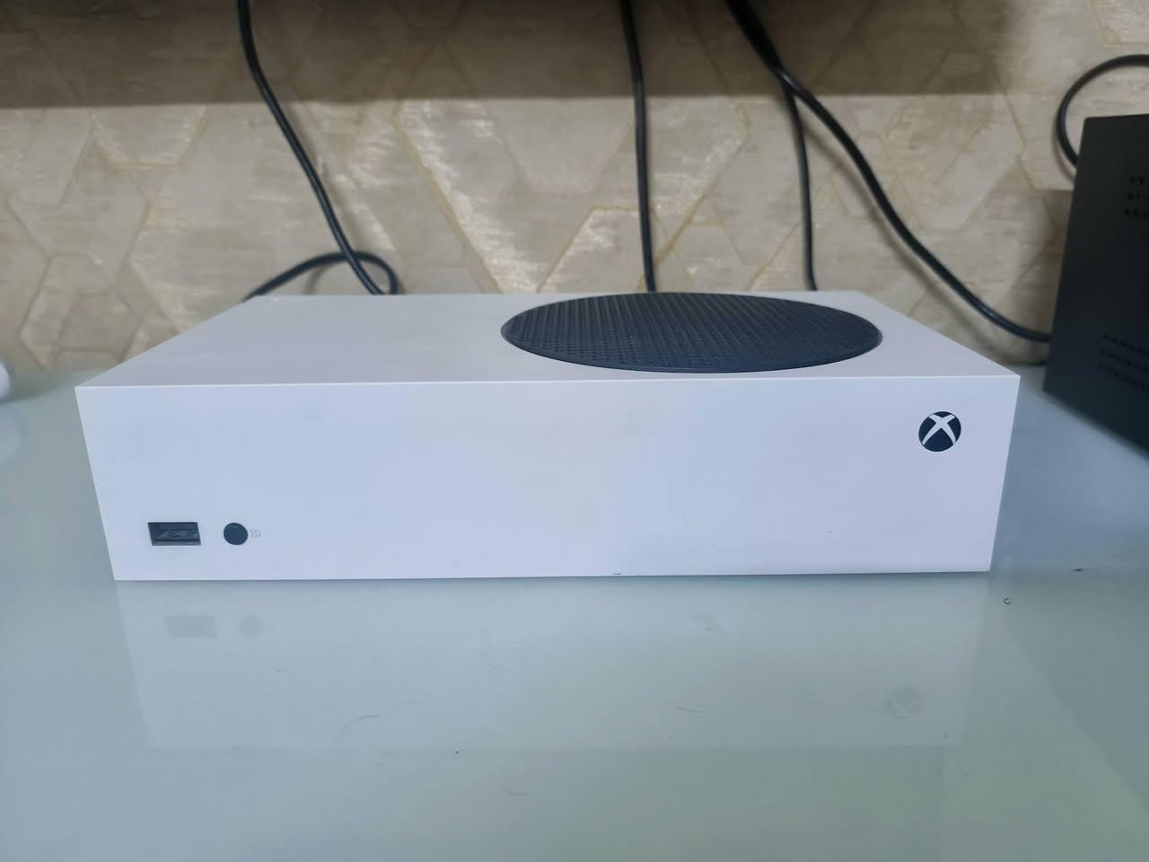 السلام عليكم عندي بلي Xbox Series S نظيف جداً استخدام شخصي وحالة ممتازة يحتوي على يدات عدد 2 ويو بي إس ذاكرة 512 السعر 425 وبي مجال
المكان بغداد الشعب 
للاتصال رقم:***********

