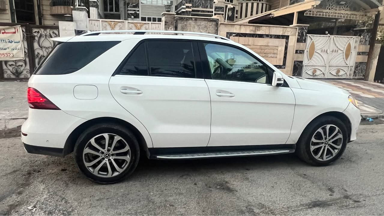 السلام عليكم للبيع
 مرسيدس GLE 400 موديل 2019 
رقم بغداد باسمي السياره بعدها زيرو ماشيه 14 
اني الي مستوردها بموديلها 
السياره داخله كلين بدون حادث 
او طلع بيها حادث مسبق بامريكا 
مرشوش الصفحه اليسره صبغ كلير 
مصلح بيها التورباين فقط 
السعر 285 وبيها مجال بسيط 
العنوان بغداد 
*********** بغداد, العراق
