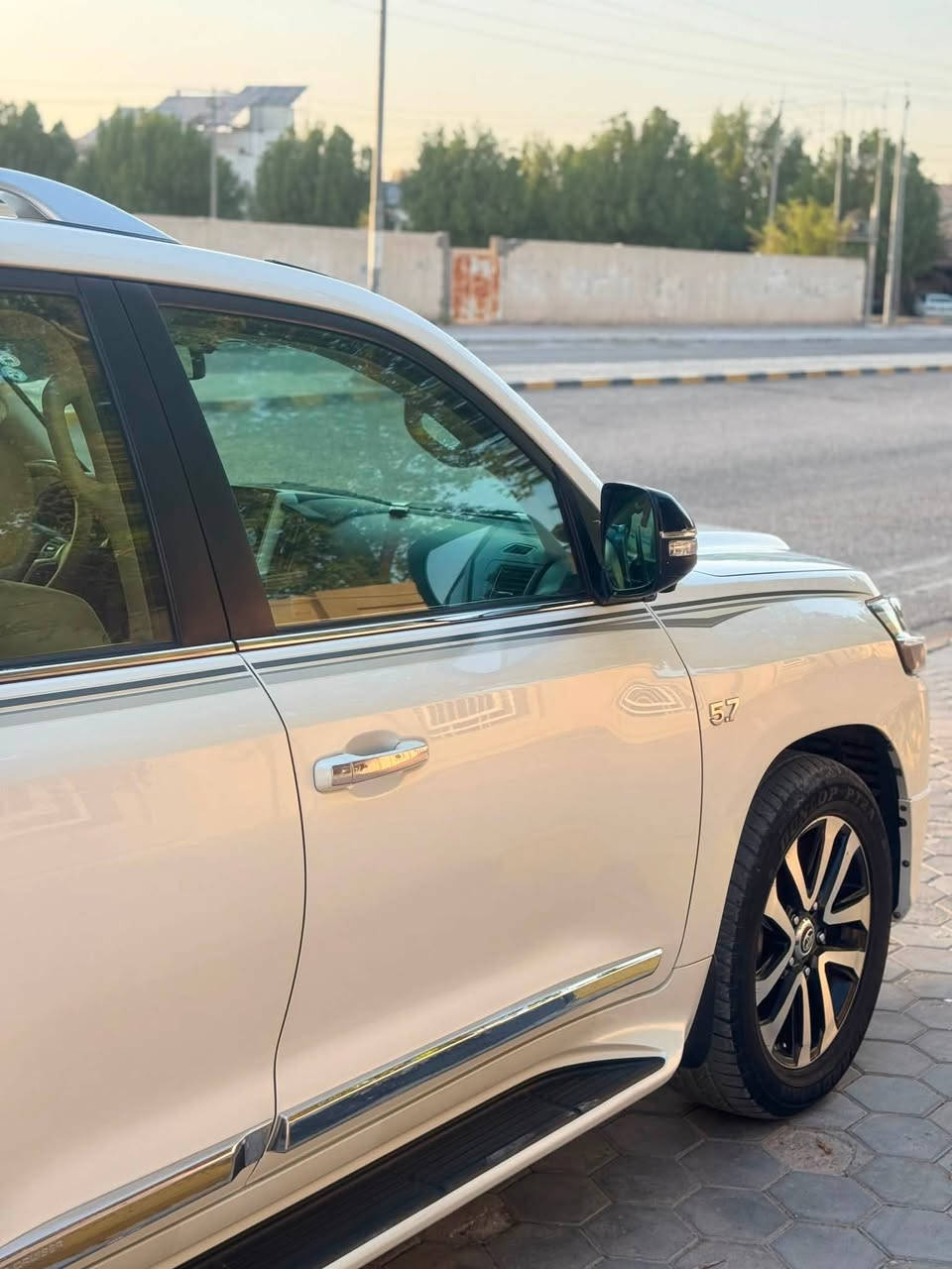 لاندكروز 2019  VXR محرك 5.7 🇯🇵🇯🇵🇯🇵
كفاله من الصبغ والتبديل والحالوب 

ماشيه 170  الف كيلو 

فول مواصفات 

🛑 فتحه سلايت

🛑٣ شاشات 

🛑كشن سايق ٣ دكم 

🛑كشن جلد 

🛑 كاميرا 

وباقي مواصفات ال vxr 

السيارة مكانها النجف ورقمها اربيل انكليزي 
تخم تايرات دنلوب ياباني جديد بيها

بدون اي نقص 

السعر  525  ورقه 💵 

☎️ ***********
