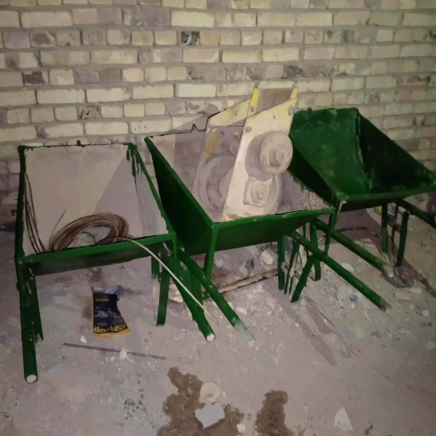 السلام عليكم 
ونج نجفي ثقيل 
3 عرباين
كير فلاوين
ماطور شغال
مكان نجف
***********
