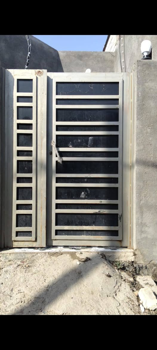 ❤️بسم الله الرحمن الرحيم ❤️
اللهم صل على محمد وال محمد 
🔷 دارين (بيتين)200 متر للبيع طابو زراعي سند 25  
🔷كل دار متكونه من 100 متر 
🔷الدار الاول متكون 
🟨غرفة واستقبال وصالة ومطبخ وحمامات داخلية وخارجية 
🔷الدار الثاني 
🟨غرفة واستقبال وصالة ومطبخ وحمامات خارجية 
🔷خدمات كاملة من كهرباء وماء ماعدا تبليط 
🔷العنوان مدينة الامام القاسم عليه السلام /الحولي/قرب مجمع الزهراء السكني (مجمع نبيل)
🟨سعر الدار (البيتين )68 مليون وبي مجال
🔷الموقع https://goo.gl/maps/aYn9qvb4FsjFbP9r7

🔷رقم الهاتف ***********
